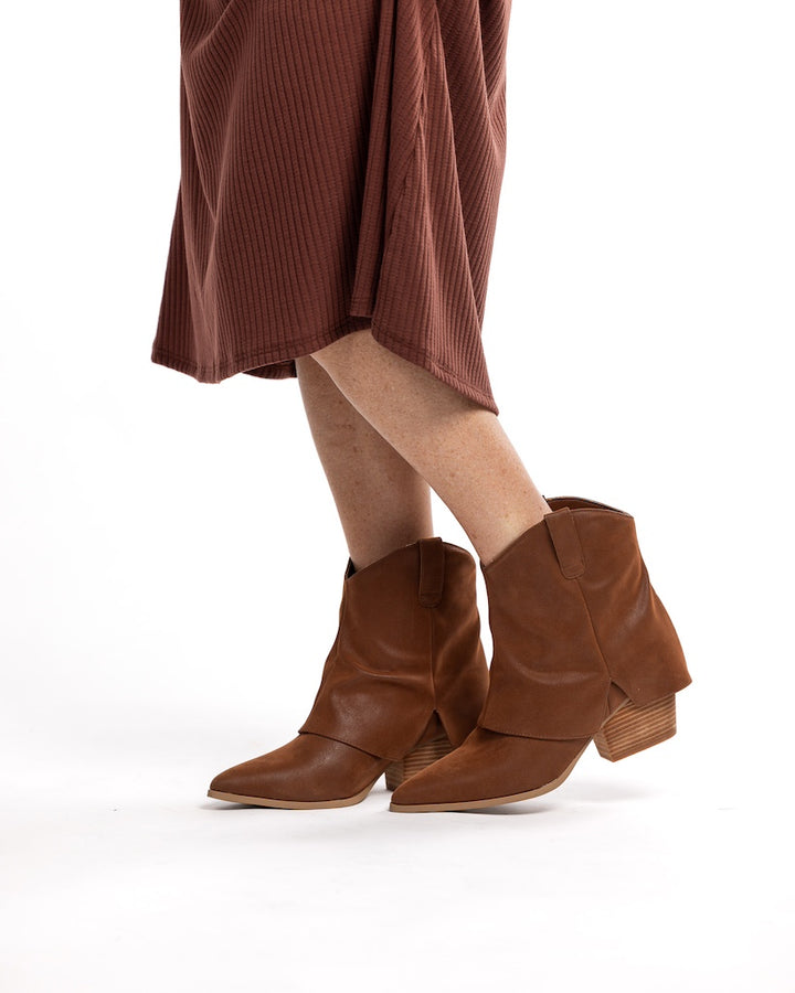 Fall Feels Cognac Western Booties